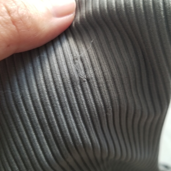 Frankie's Bikinis grey ribbed bikini top size smal - Picture 5 of 6